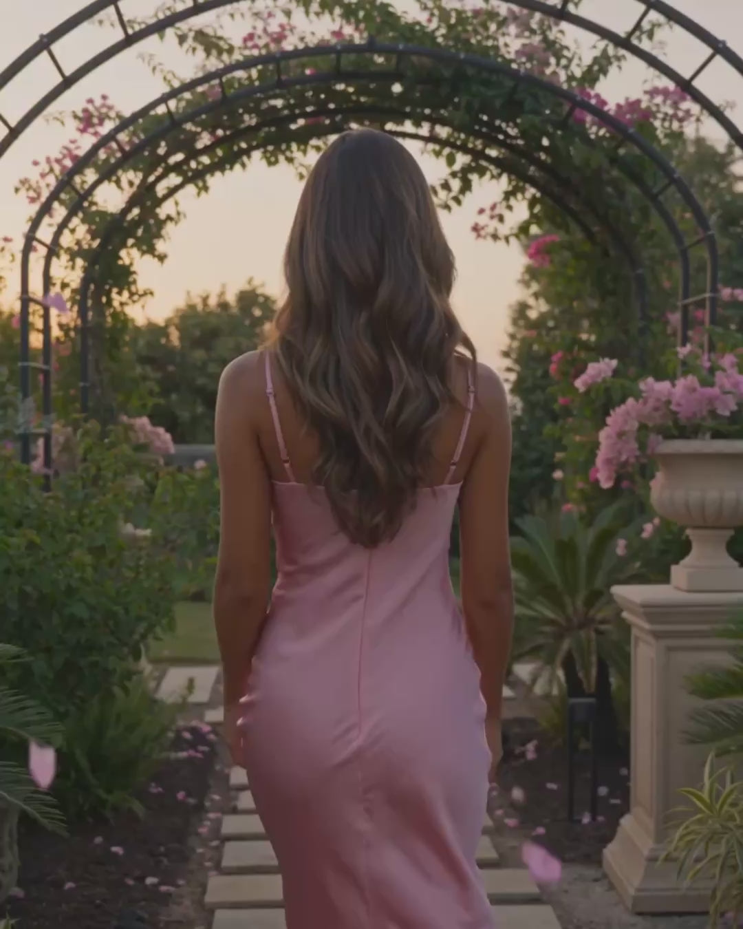 Videoyu yükle: Dalia Royale — tanıtım videosu